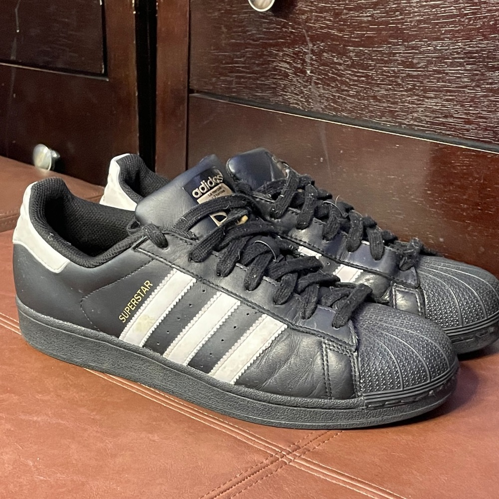 Adidas Shell-Toe Sneaker - Picture 2 of 8